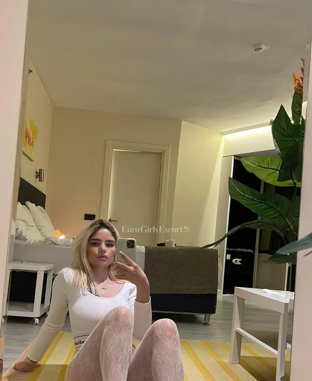 Sweetlena photo 3
