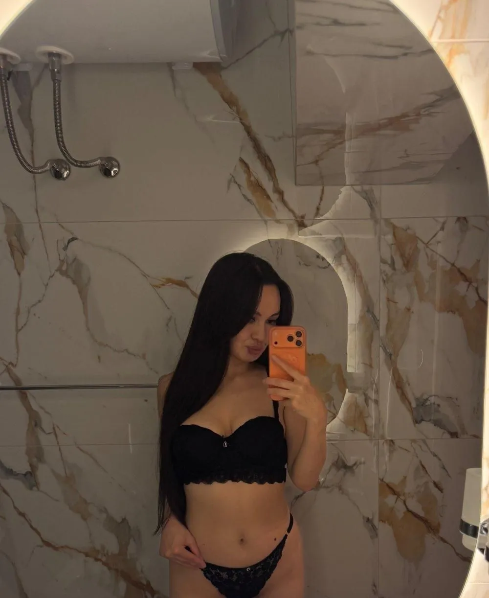 Karina photo 1