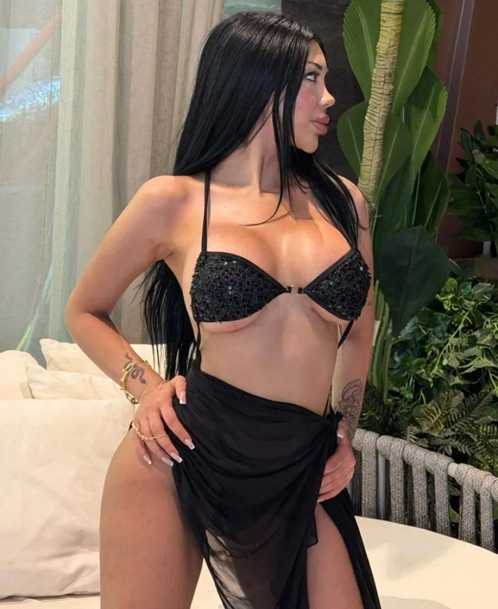 Mia photo 1