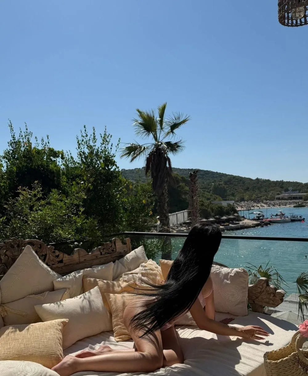 Mia photo 3