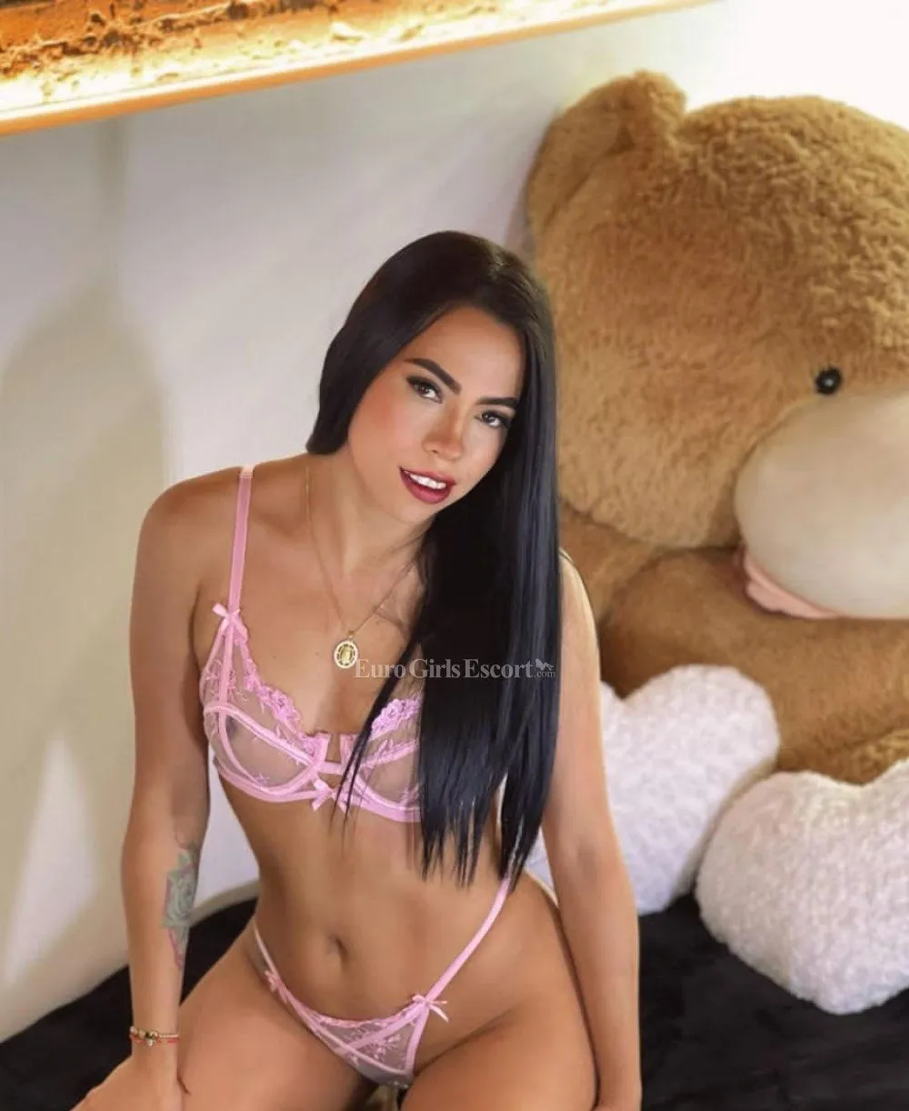 Stephanie photo 2