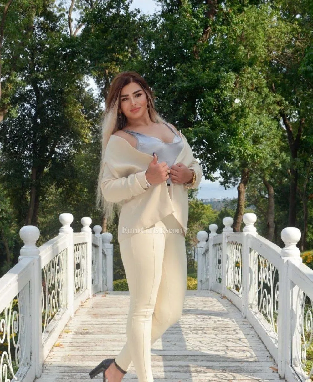 Olivia photo 3