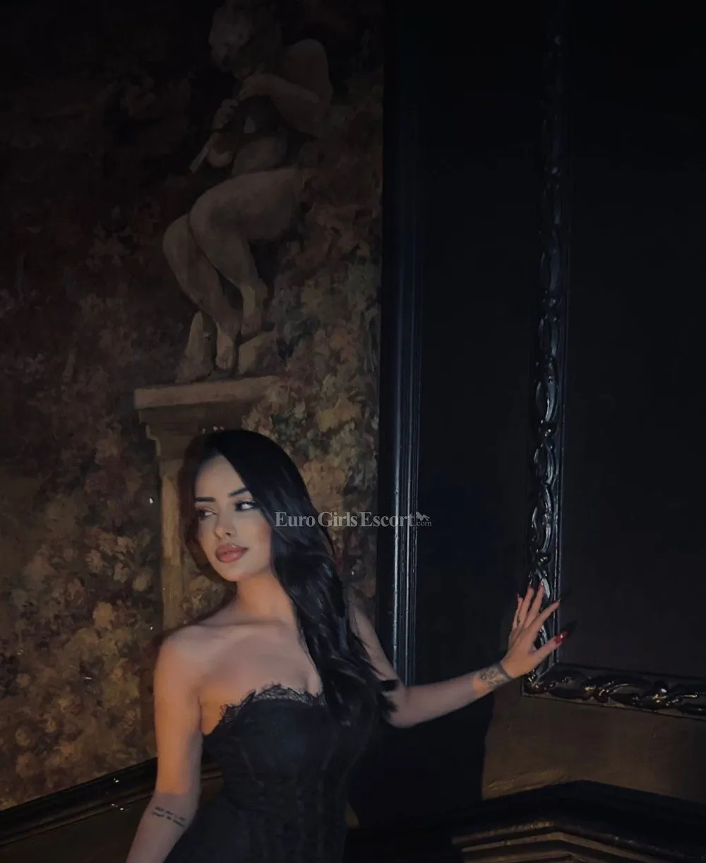 Denisa photo 3