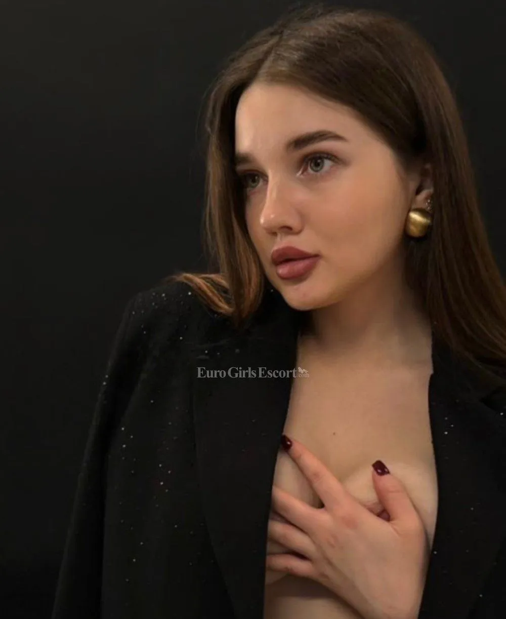 Lara photo 3