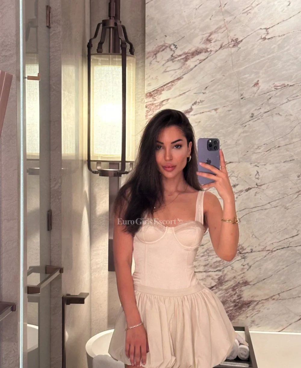Carla Perez photo 3