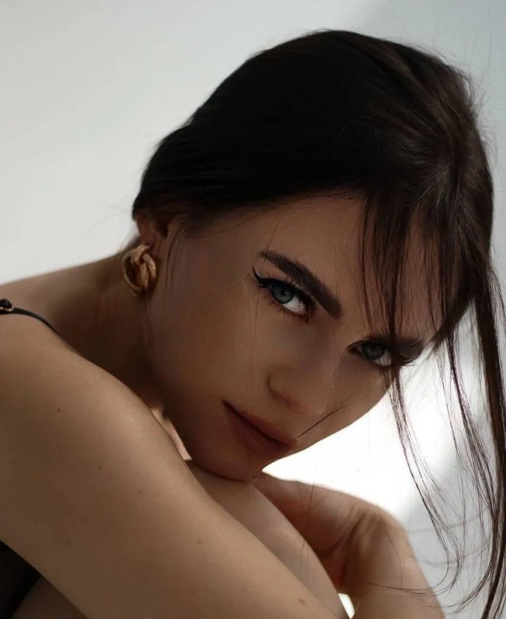 Alina photo 3