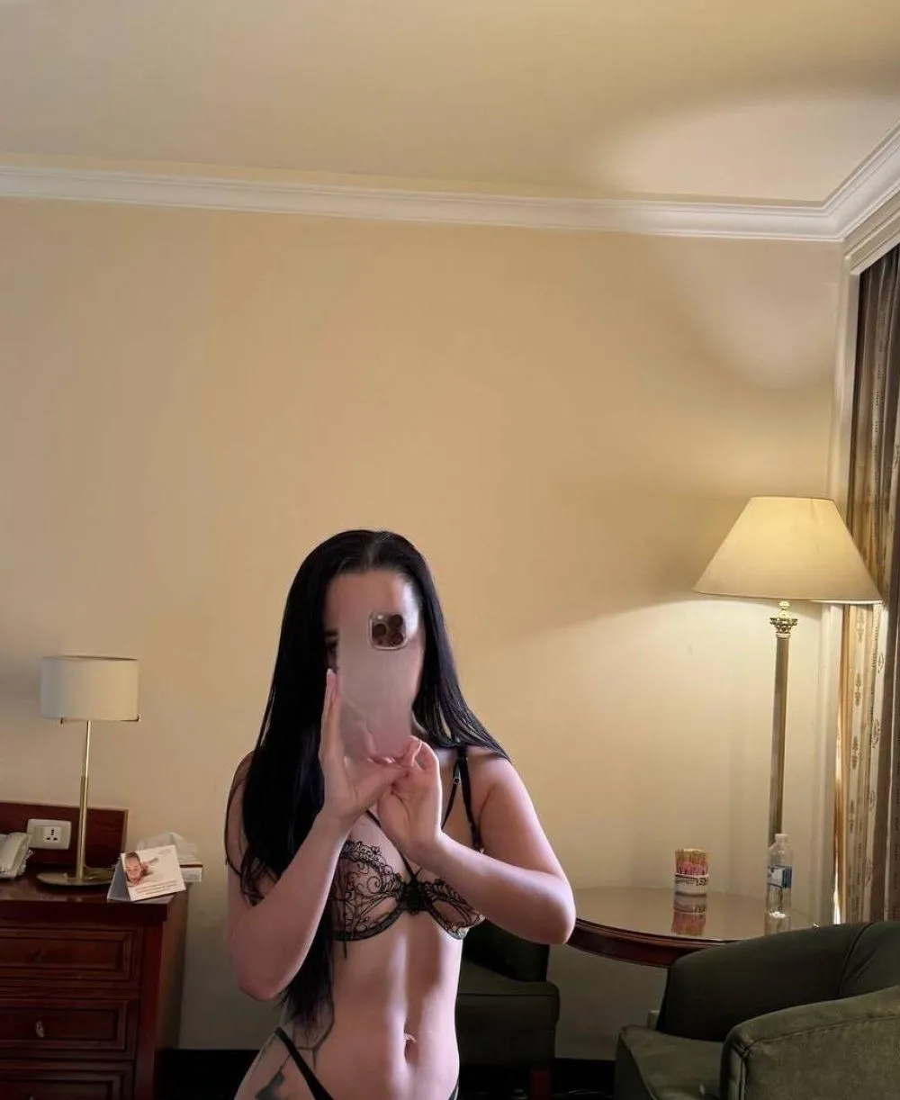 Alina photo 3