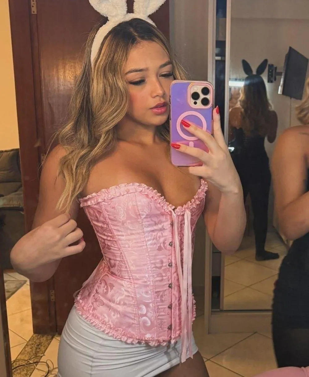 Mia photo 1