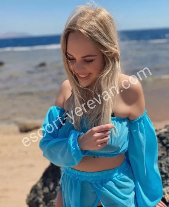 Naomi photo 4