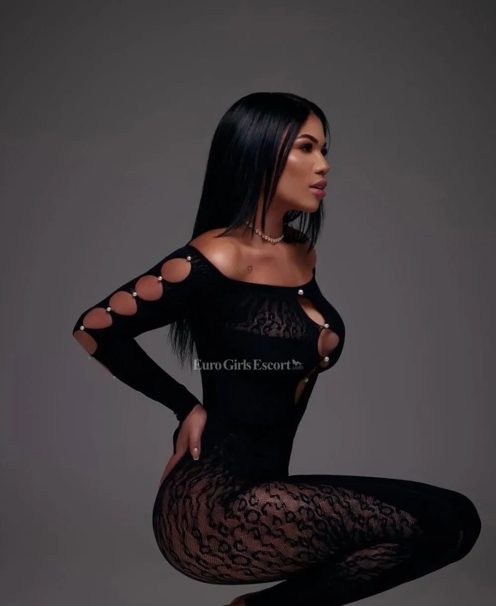 Monica photo 3